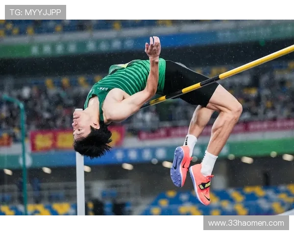 三米跳水比赛精彩瞬间：运动员的挑战与突破